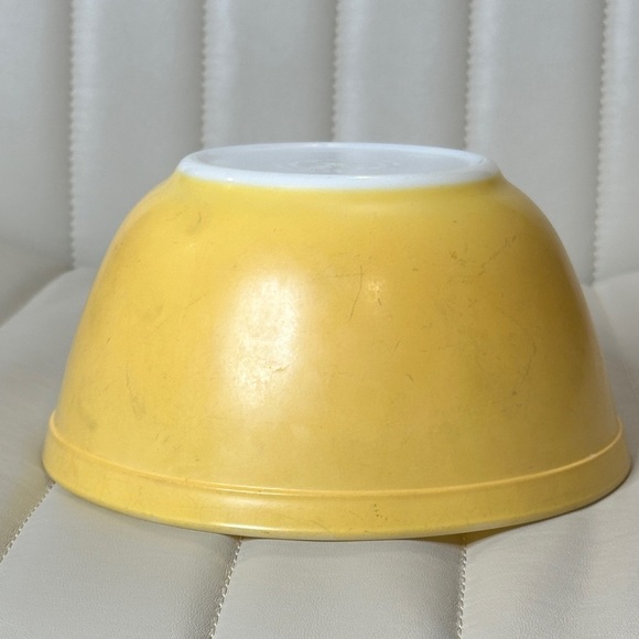 Vintage PYREX 402 Mixing Bowl 1.5 qt Golden Yellow Ovenware Daisy Series GUC 60s - Picture 12 of 12